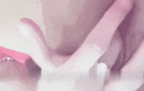 李梓熙 自慰棒插逼手指抠逼让人草她，一边扣一边嗨